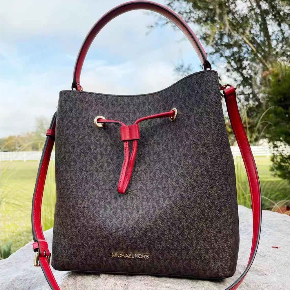 💕NWT Michael Kors Bucket Bag + wallet - Picture 6 of 14